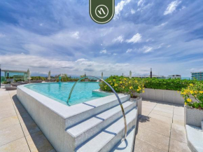 Luxury 3 BR Condo - Beach Access 1 Block Away